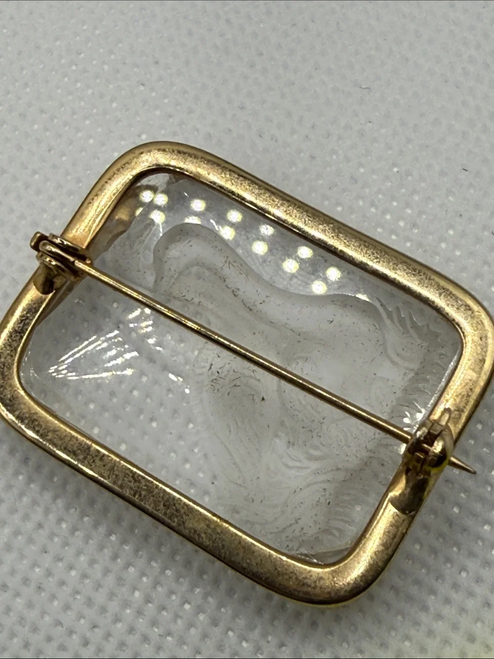 Vintage intaglio glass untested metal unsigned unmarked Glass Swan pin brooch